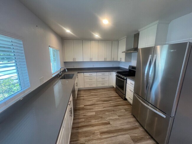 Foto del edificio - Beautifully upgraded 3 bed 2.5 bath Sunnyvale home. This is a must see!