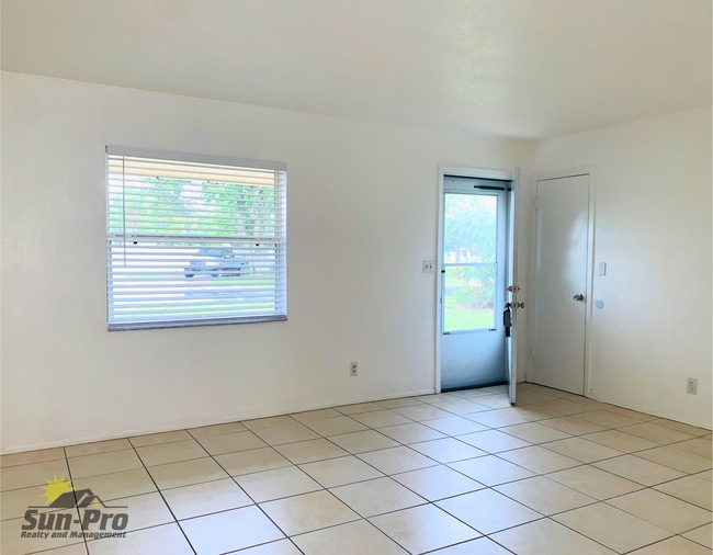 Foto del edificio - 1965 Nelson Ave