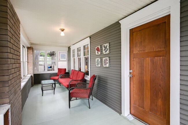 Building Photo - Beautiful 5 bed 2 bath single family house