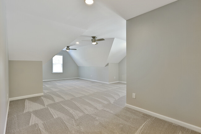 Building Photo - 300 Vendella Cir