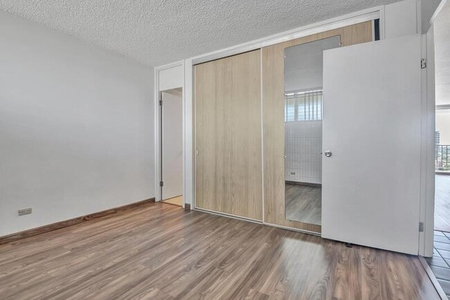 Building Photo - 4300 Waialae Ave