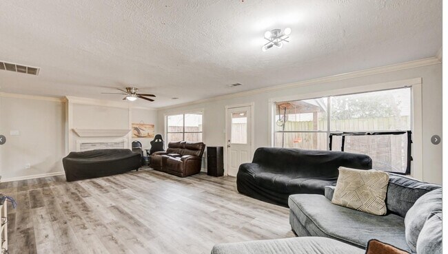 Building Photo - 11843 Sunny Stream Dr