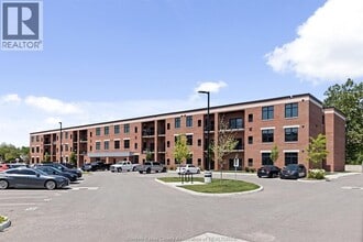 Building Photo - 3160 Meadowbrook Ln