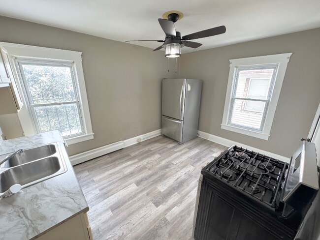 Foto del edificio - 3336 W 41st St