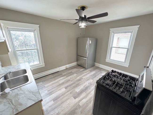 Building Photo - 3336 W 41st St