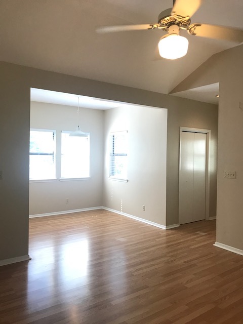 Entry & dining room - 811 W Annie St