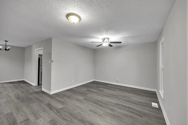 Foto del edificio - Newly Renovated & Move in ready