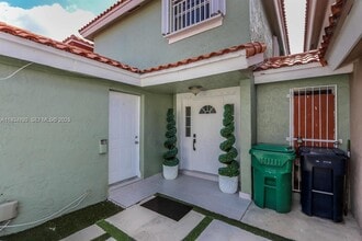 Building Photo - 1021 SW 104th Ct