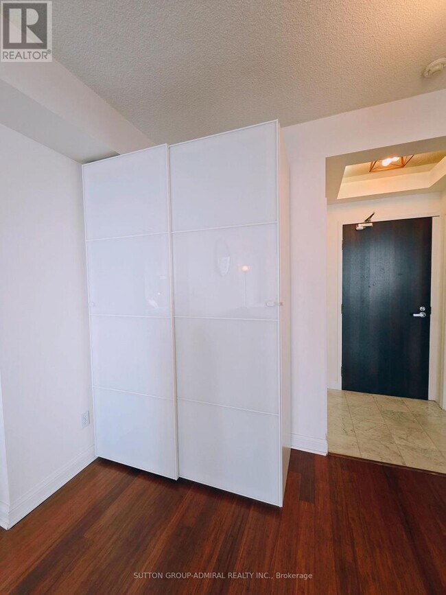 Photo du bâtiment - 101 Subway Crescent