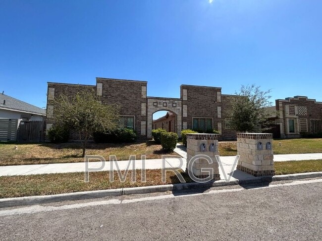 Building Photo - 2708 Primrose Ave