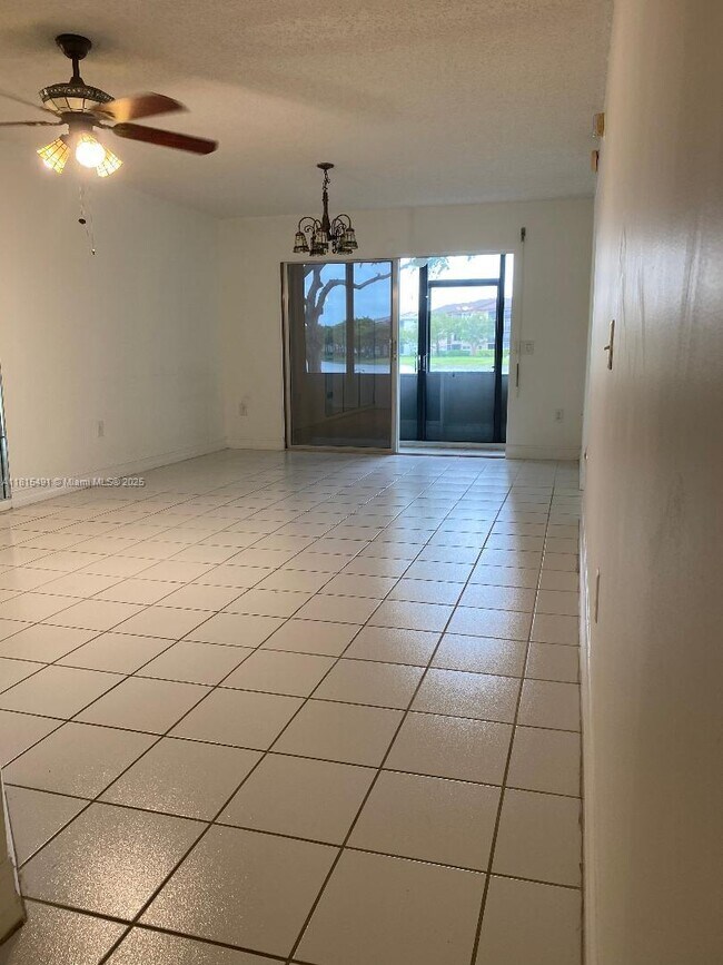 Foto del edificio - 801 SW 141st Ave