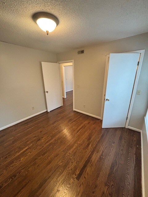 Dormitorio #1 - 7242 Old Harding Pike