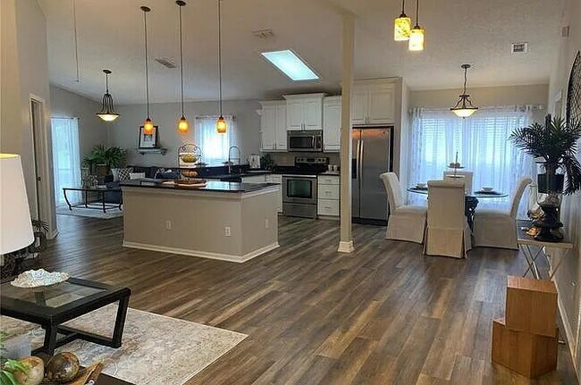 Foto del edificio - 13633 Emeraldview Dr