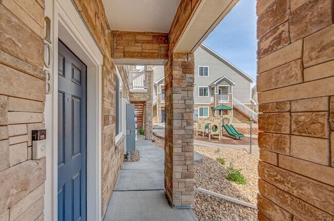 Foto del edificio - $2,415- 2 Bed, 2 Bath Ground Floor Condo w...
