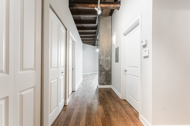 Building Photo - 4131 W Belmont Ave