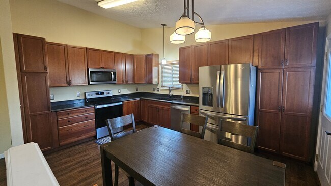 Foto del edificio - 560 Little Creek Dr