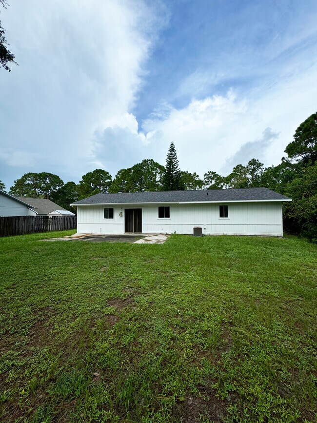 Building Photo - 1029 Ulysses Ave SE
