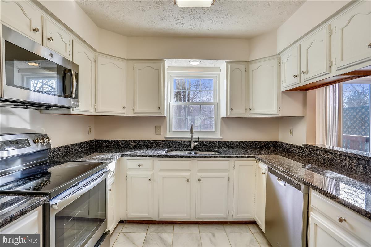 Foto principal - 25 Bayshore Ct
