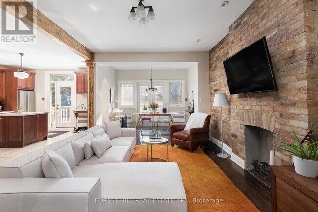 Photo du bâtiment - 105 Balmoral Ave