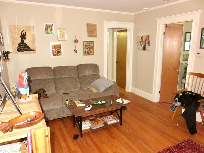 Building Photo - 43 Rich St