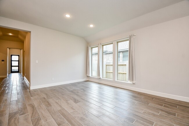 Building Photo - 21312 Palm Arbor Dr