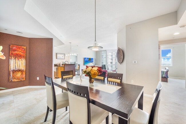 Foto del edificio - 7910 Harbor Island Dr