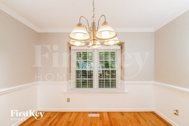 Foto del edificio - 402 Willow Spring Ct