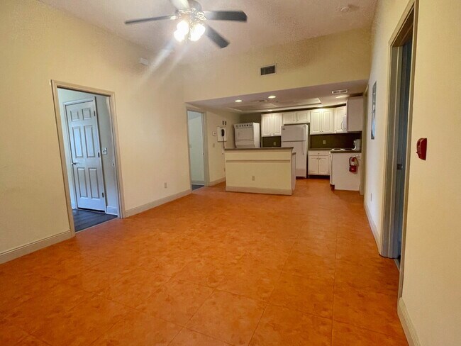 Foto del edificio - Historic Downtown | 4BR/4BA | Near Flagler College
