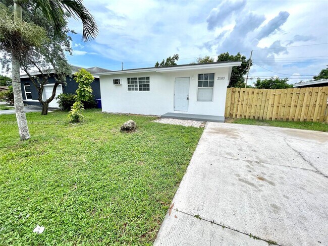 Foto del edificio - 2580 NW 4th Ct
