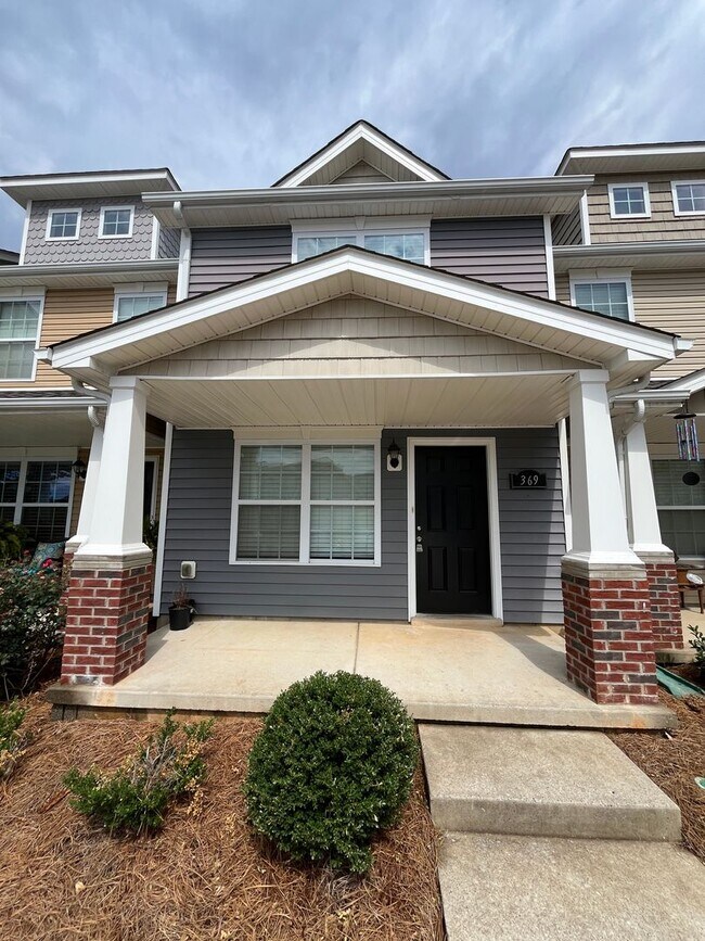 Foto del edificio - Lovely Townhouse Available Now!
