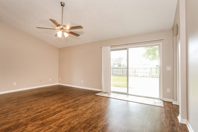 Foto del edificio - 8947 Castle Rock Dr