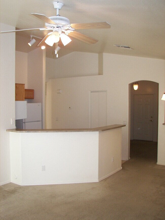 Foto del edificio - Alta Mesa Gated Community - Community Pool & Spa