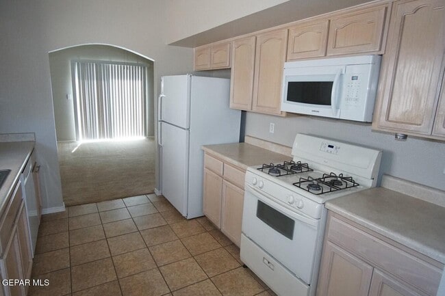 Building Photo - 807 Jaime St