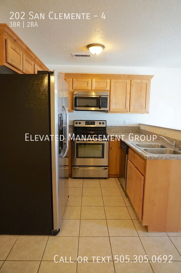 Building Photo - Spacious 3 Bedroom Townhomes with Granite/...