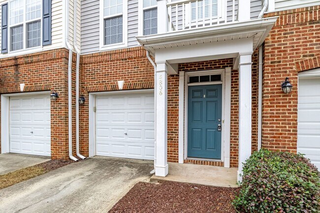 Building Photo - Large Townhome with 1 Car Garage - Great L...