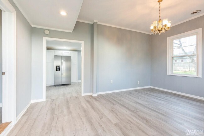 Building Photo - 2249 Evergreen Ave