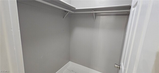 Foto del edificio - 606 SE 13th Ct