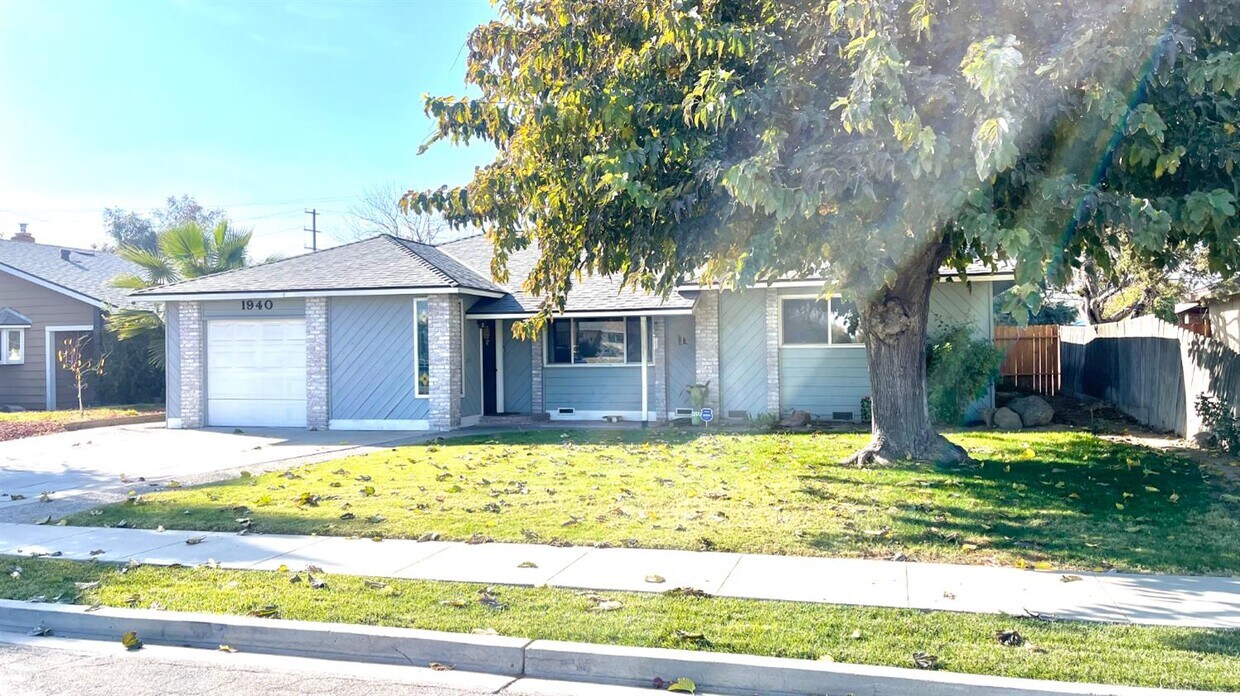 Foto principal - 1940 N Woodridge Way
