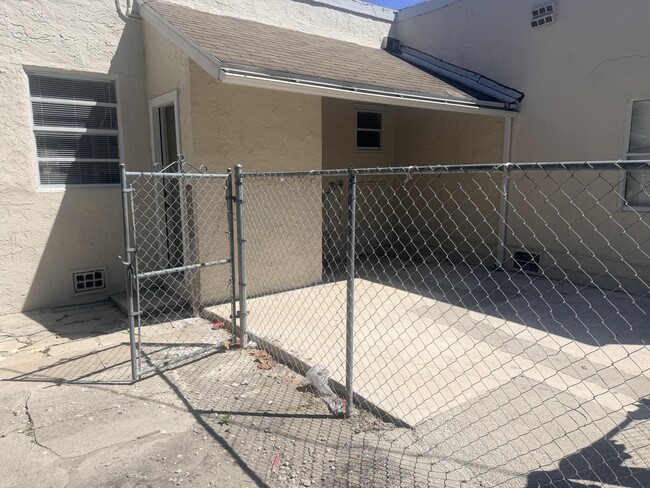 Foto del edificio - 504 El Prado