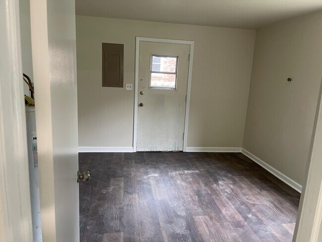 Building Photo - 3642 Marlborough Dr