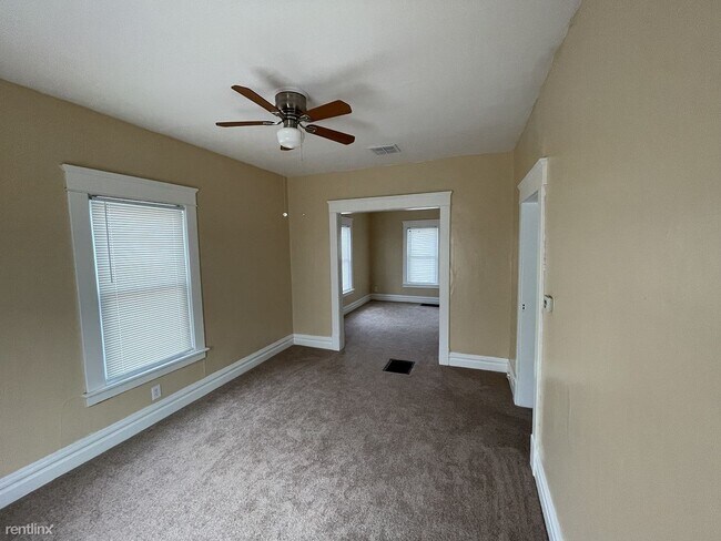 Building Photo - 3 br, 2 bath House - 924 W Hillsdale St