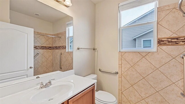 Building Photo - "Charming 2-Bed, 2-Bath Gem in San Marcos - 1064 Sq. Ft. of Comfort at 334 Newberry!"