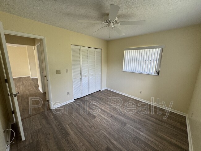 Foto del edificio - 144 Stafford Cir