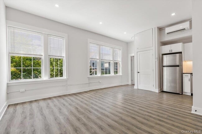 Foto del edificio - 49 Beekman Ave