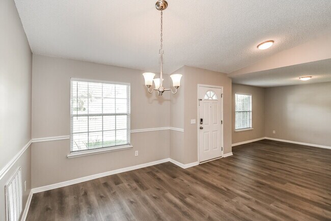 Foto del edificio - 1531 Eddings Grove Ln