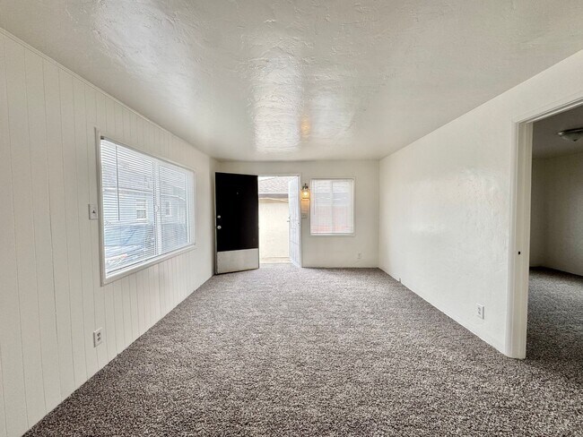 Foto del edificio - 5948-5950 John Ave.