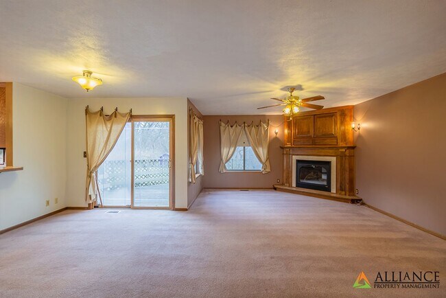 Building Photo - 360° VIRTUAL TOUR ~ Amazing, Spacious Home...
