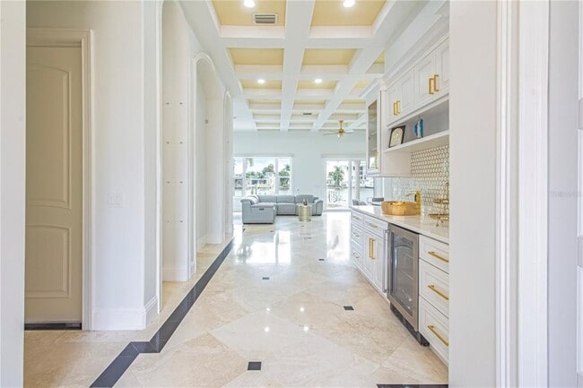 Building Photo - 25 Leeward Island