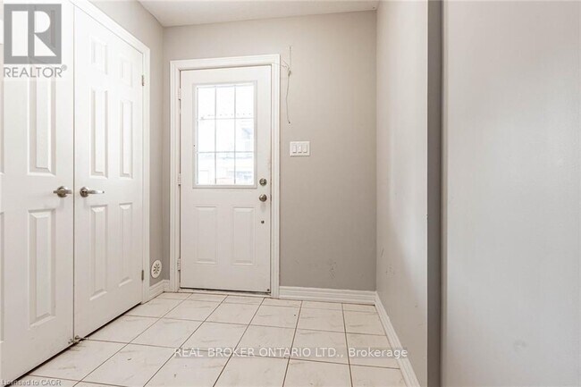 Photo du bâtiment - 420 Linden Dr
