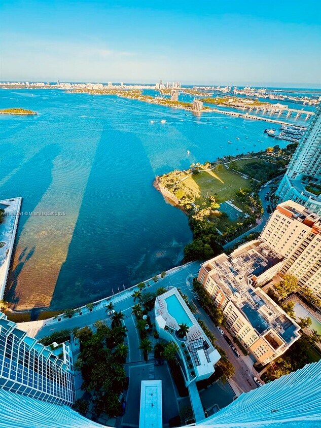 Foto principal - 2020 N Bayshore Dr